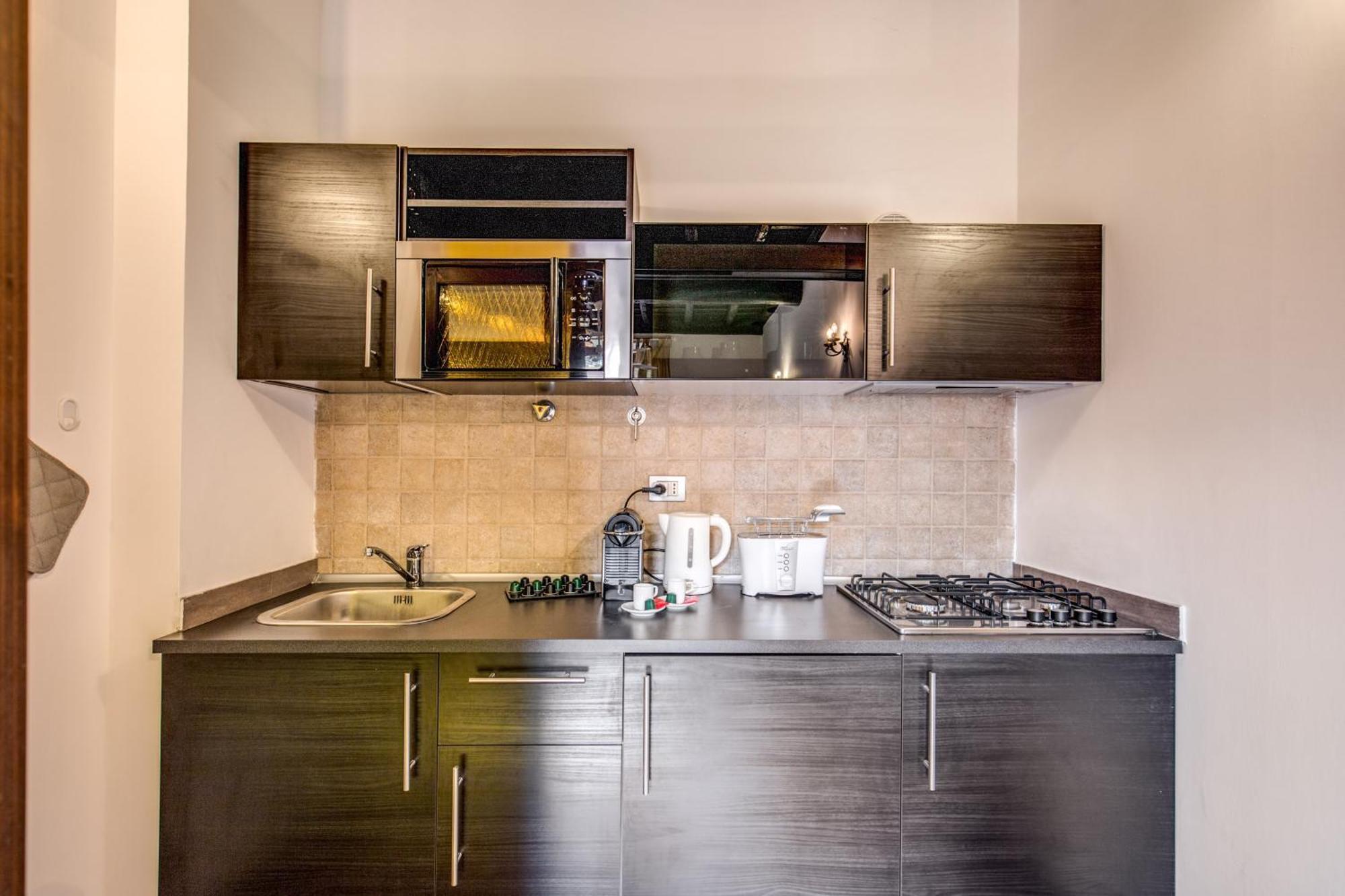 Elegant Apartment Behind The Colosseum روما المظهر الخارجي الصورة