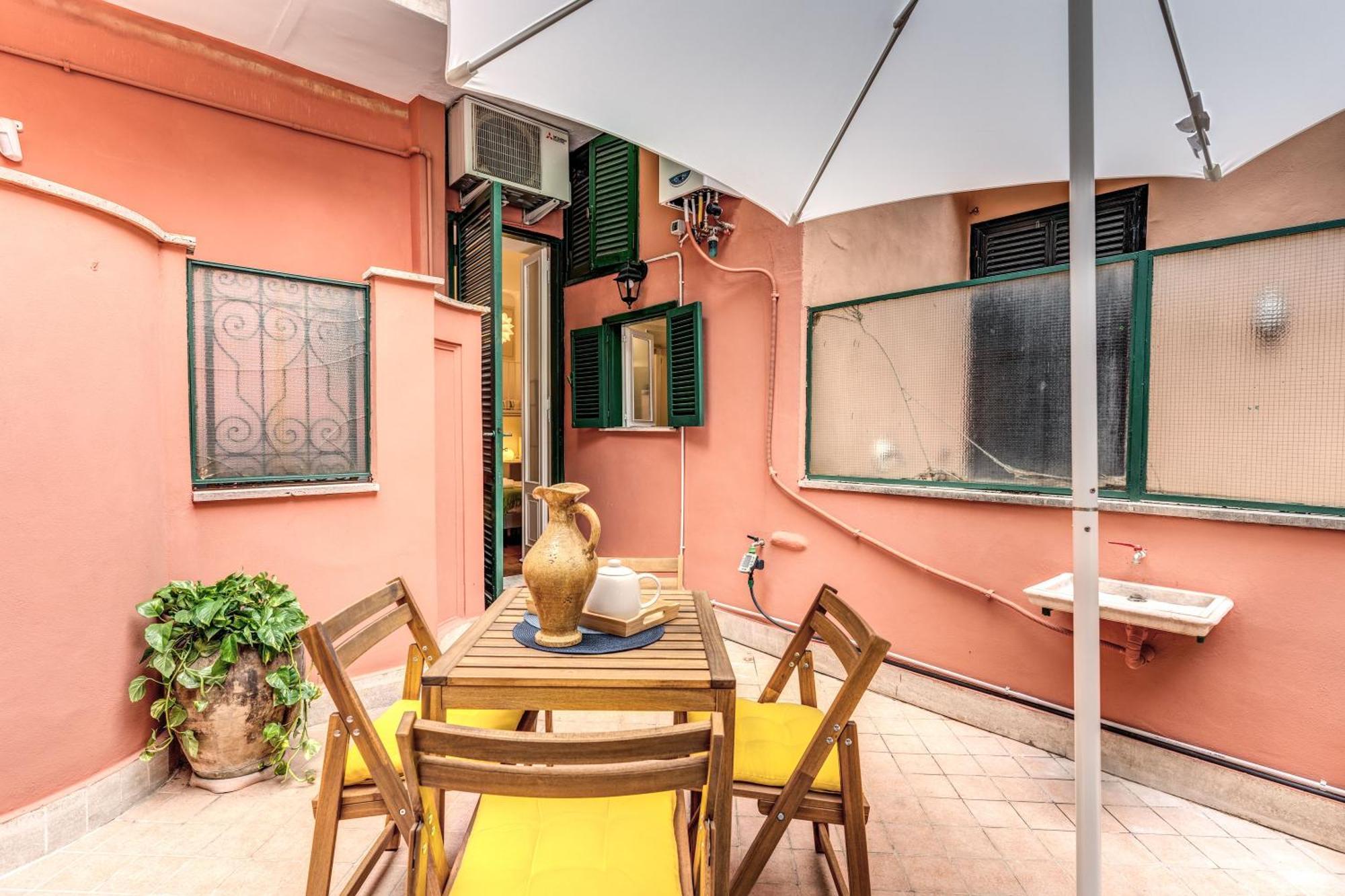 Elegant Apartment Behind The Colosseum روما المظهر الخارجي الصورة