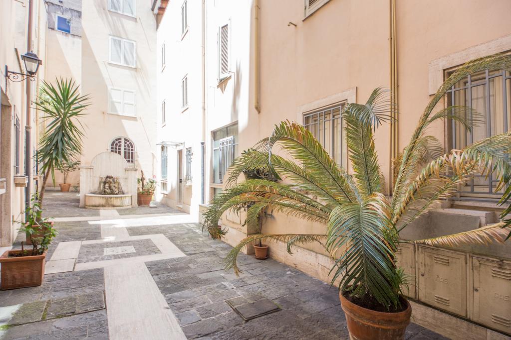 Elegant Apartment Behind The Colosseum روما المظهر الخارجي الصورة