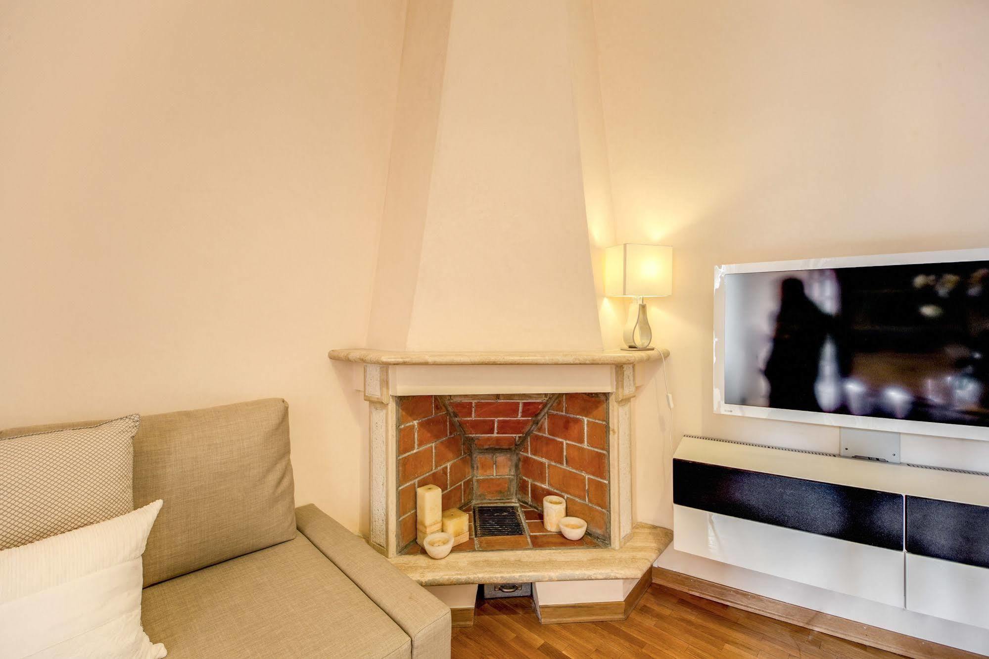 Elegant Apartment Behind The Colosseum روما المظهر الخارجي الصورة