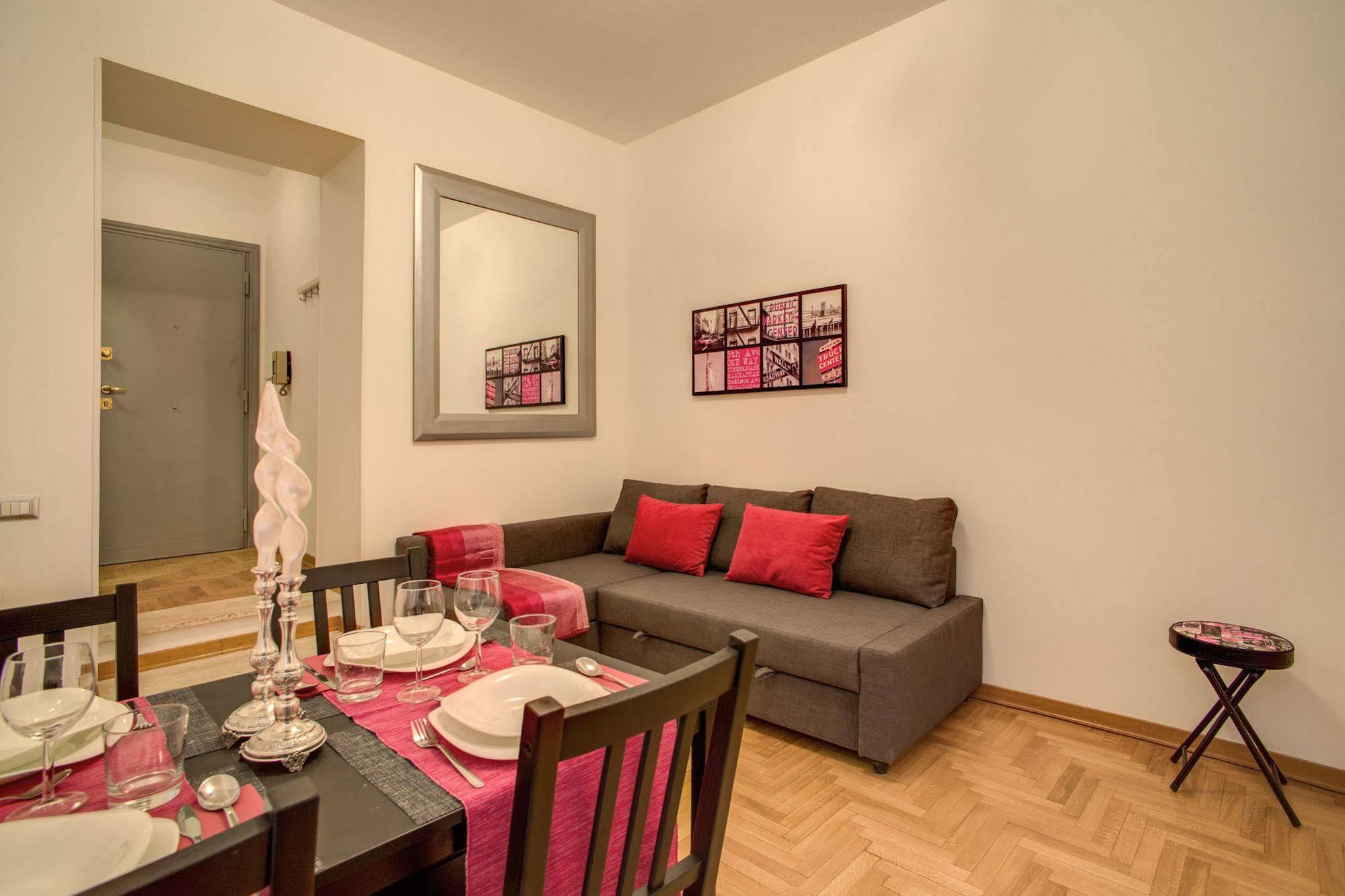 Elegant Apartment Behind The Colosseum روما المظهر الخارجي الصورة