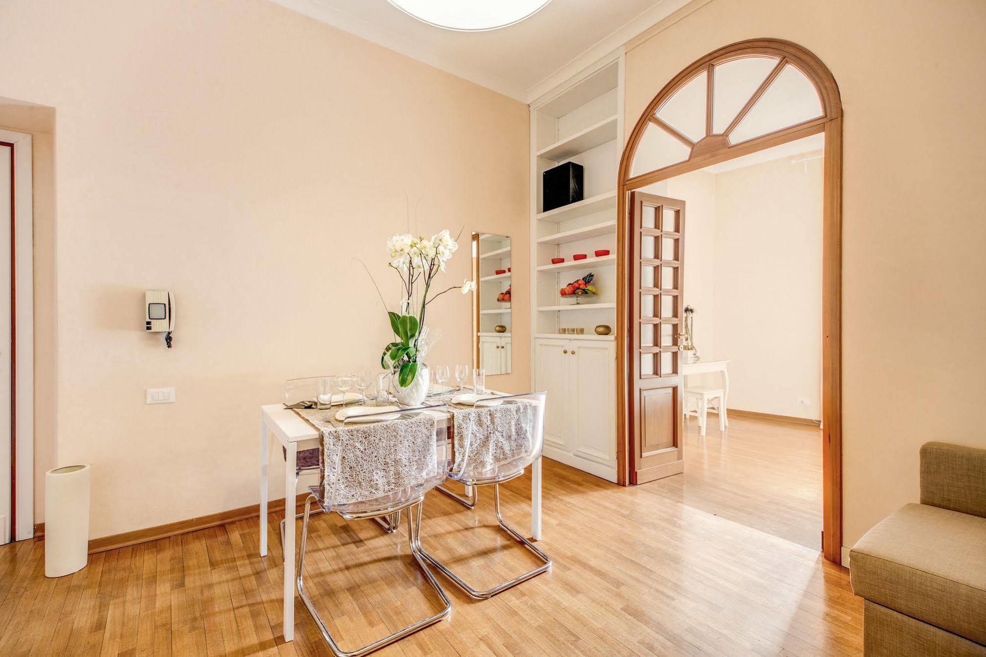 Elegant Apartment Behind The Colosseum روما المظهر الخارجي الصورة