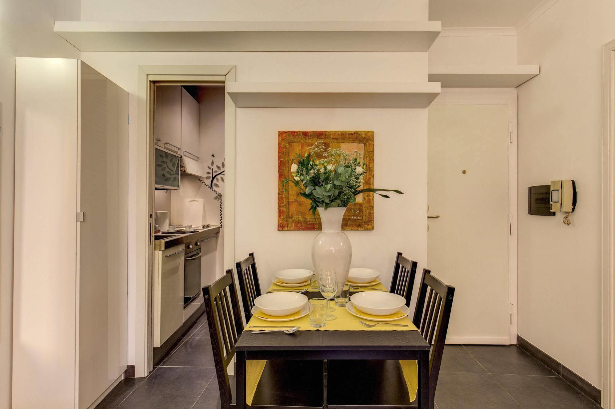 Elegant Apartment Behind The Colosseum روما المظهر الخارجي الصورة